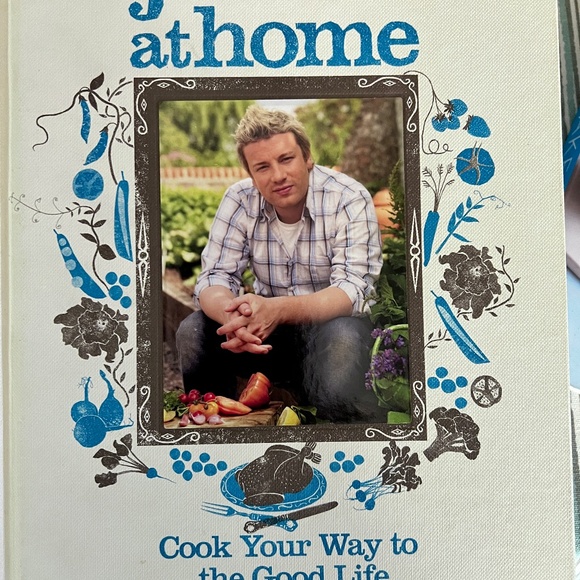 Two of the Best Jamie Oliver Cookbooks... Home and Italy - Picture 4 of 4